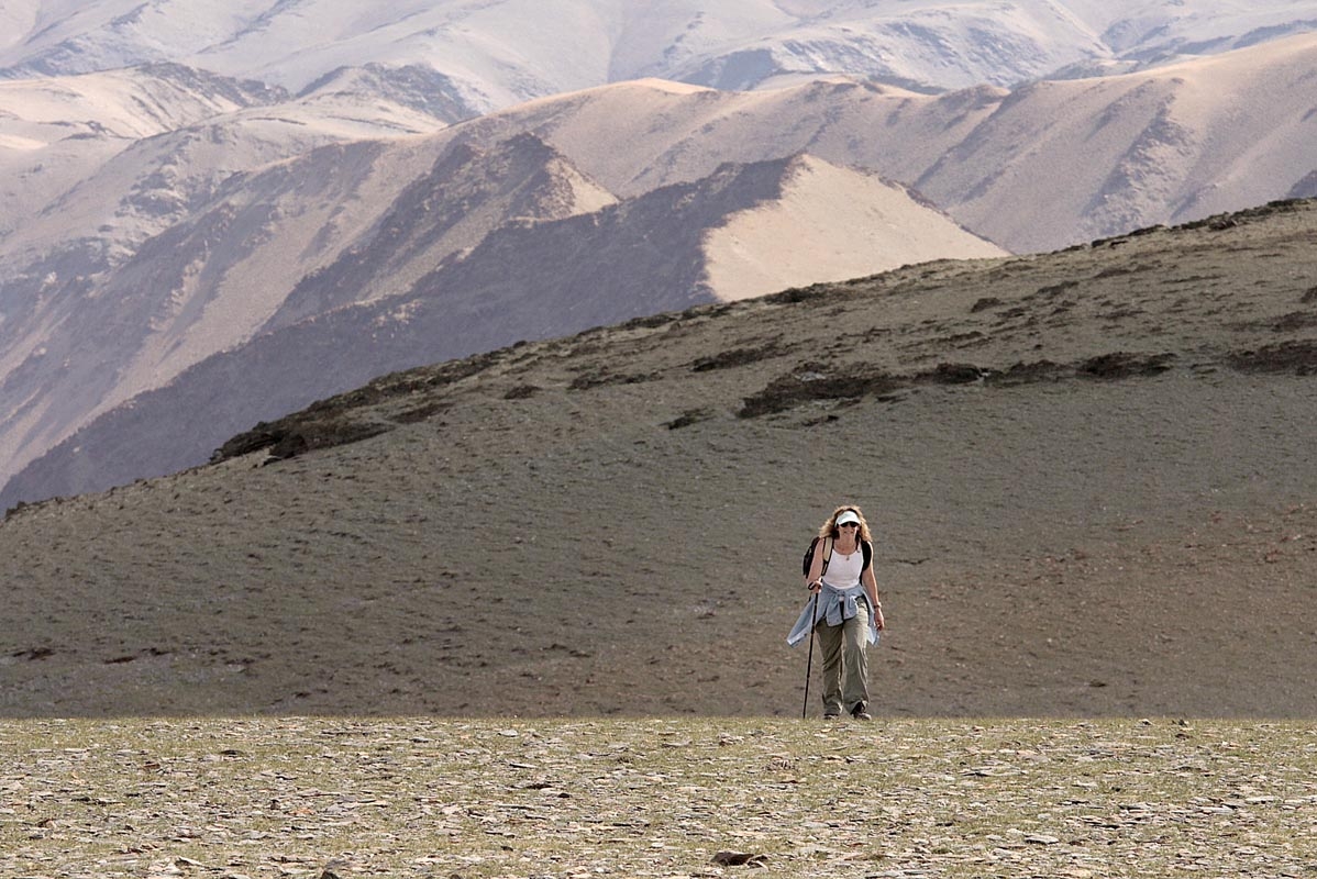 Sy trekking in rugged snow leopard terrain, Mongolia. Photo by Nic Bishop.