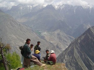 Rod training local wildlife monitors Pakistan above skoyo Photo SLC